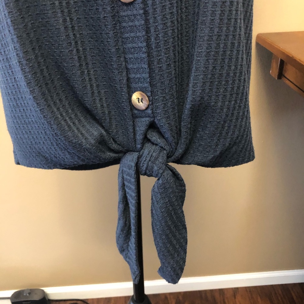 Torrid navy waffle knit tie front top. Size 00 - Picture 2 of 9